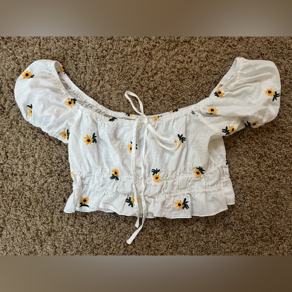 SHEIN Daisy Embroidered Crop Top ~ Womens Teen ~ Size M Medium 6